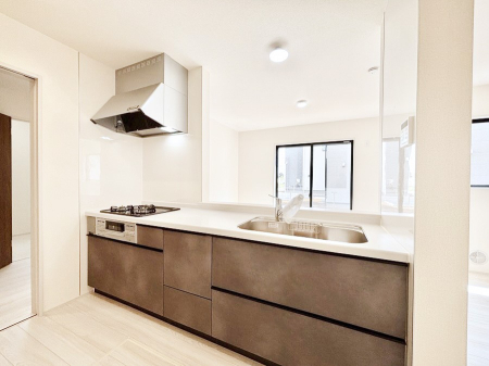 �L�b�`�� ���ʁE�E�ߎ��ɋ߂��L������L�b�`���ֈړ��ł���̂ŉƎ��������X���[�Y�ł��B