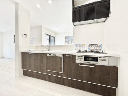 �L�b�`�� ���r���O�ŗV�Ԃ��q�l�������Ȃ��炨�������ł���ΖʃL�b�`���B  