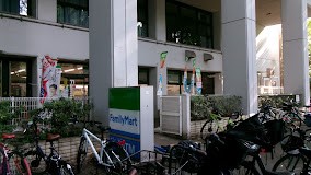 ���ӊ� �R���r�j 240m �t�@�~���[�}�[�g �V�h�X�|�[�c�Z���^�[�X