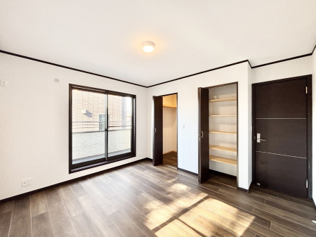 ���̑����� �o���R�j�[���J�������v���X���Ă����m��