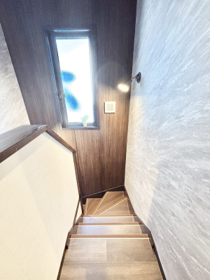 ���̑� �������閾�邢�K�i�B��艺��̈��S�����m�ۂ���܂��B