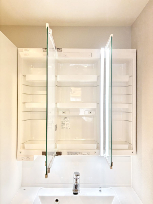 ���̑����� �O�ʋ��̗��ɁA���ϕi��q���p�i�Ȃǂ����[�\�B���ʑ����������ƕۂ��܂��I