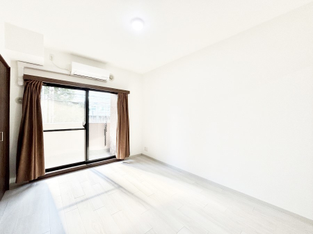 ���̑����� �o���R�j�[���J�������v���X���Ă����m��