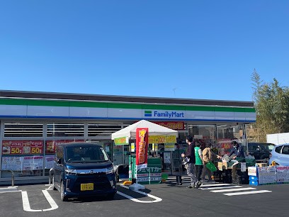 ���ӊ� �R���r�j 400m �t�@�~���[�}�[�g �����R�v�Đ쒬�ܒ��ړX