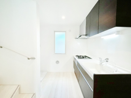 �L�b�`�� �u�₩�ȕ����ʂ蔲����L�b�`���B��������̂Ŗ��邭���C�ɂ��𗧂��܂��B  