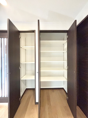 ���̑����� ���r���O���[�B�����Ɏ��[������ƕ����W�܂�LDK���X�b�L���Еt�������ł��ˁB  