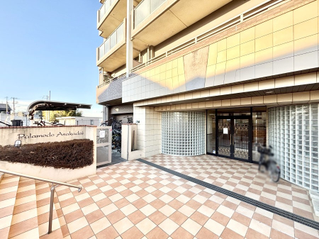 �G���g�����X �O�� �Y��ȃG���g�����X�́A���Z�҂�D�����}������Ă���܂�  