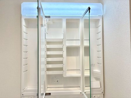 ���̑����� �O�ʋ��̗��ɁA���ϕi��q���p�i�Ȃǂ����[�\�B���ʑ����������ƕۂ��܂��I