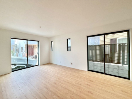 ���̑����� �傫�ȑ����炽���Ղ�̗z���ƕ����������郊�r���O  