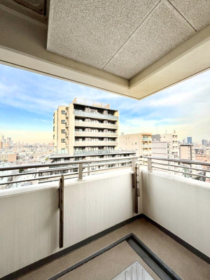 �o���R�j�[ �����t���̃o���R�j�[�͋}�ȉJ�ł����S�ł��B