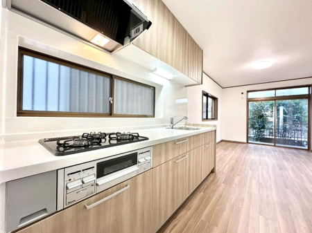 �L�b�`�� �u�₩�ȕ����ʂ蔲����L�b�`���B��������̂Ŗ��邭���C�ɂ��𗧂��܂��B