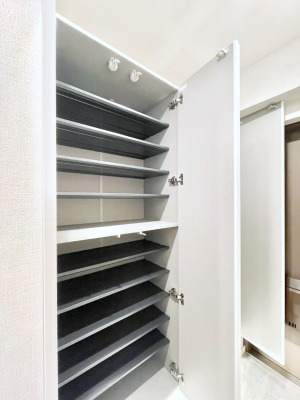 ���̑����� �����Ղ���[�ł���V���[�Y�{�b�N�X�ŉƑ��S���̌C���A���ւ�������B  