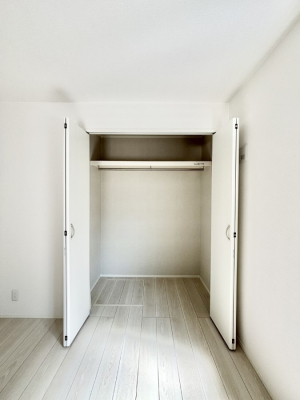 ���[ �m���̃N���[�[�b�g�B���s��������̂Ō���̈ߗނ�����������܂�܂��B