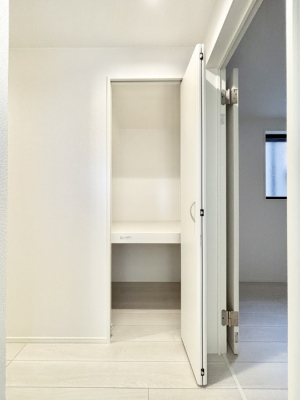 ���[ 1�K�L�����[�ɂ͑|���p�i����p�i�̃X�g�b�N�Ȃǂ����[�ł��܂��B