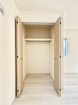 ���[ �m���̃N���[�[�b�g�B���s��������̂Ō���̈ߗނ�����������܂�܂��B