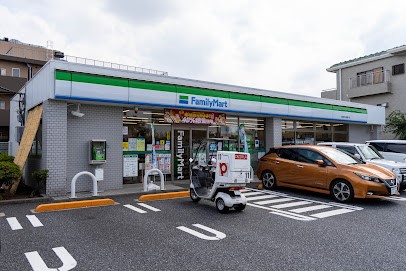 ���ӊ� �R���r�j 400m �t�@�~���[�}�[�g ��򒷋v�ےʂ�X