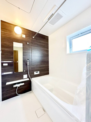 ���� ����̔�������Ă���閾�邢�������̂���o�X���[��