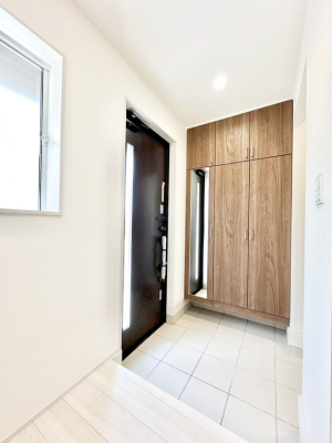 ���� �K���X�X���b�g�̓��������փh�A�������Ɍ���͂��Ă���܂�