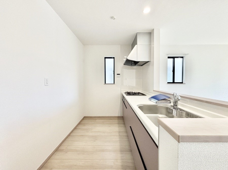 �L�b�`�� �u�₩�ȕ����ʂ蔲����L�b�`���B��������̂Ŗ��邭���C�ɂ��𗧂��܂��B