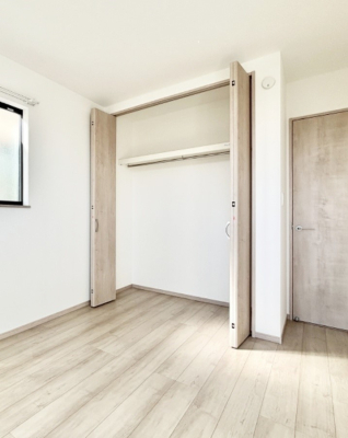 ���[ �m���̃N���[�[�b�g�B���s��������̂Ō���̈ߗނ�����������܂�܂��B