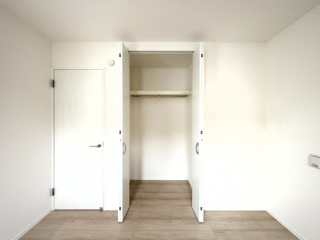 ���[ �m���̃N���[�[�b�g�B���s��������̂Ō���̈ߗނ�����������܂�܂��B