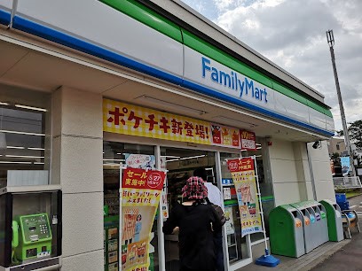 ���ӊ� �R���r�j 500m �t�@�~���[�}�[�g �������܌��R�񒚖ړX