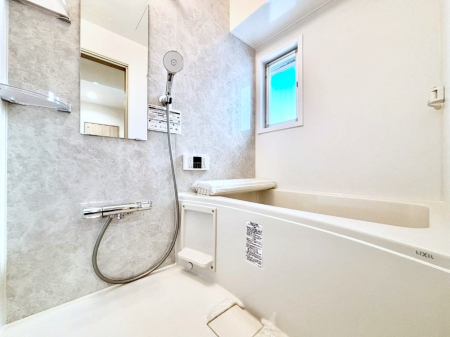 ���� ����̔�������Ă���閾�邢�������̂���o�X���[��  