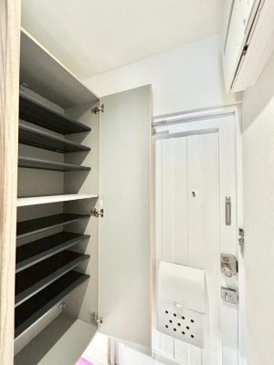 ���̑����� �����Ղ���[�ł���V���[�Y�{�b�N�X�ŉƑ��S���̌C���A���ւ�������B  