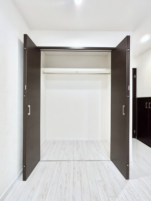 ���[ �m���̃N���[�[�b�g�B���s��������̂Ō���̈ߗނ�����������܂�܂��B