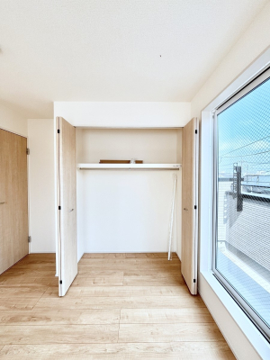 ���[ �m���̃N���[�[�b�g�B���s��������̂Ō���̈ߗނ�����������܂�܂��B