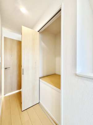 ���[ 2�K�L�����[�ɂ͑|���p�i����p�i�̃X�g�b�N�Ȃǂ����[�ł��܂��B�@