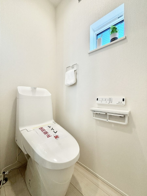 �g�C�� �g�C����1�K��2�K���ꂼ��ɔz�u����Ă��ĂƂĂ��֗��ł��B 