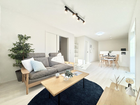 ���r���O ���Ƒ��̓��₩�Șb�����ŕ�܂�閾�邢���r���O