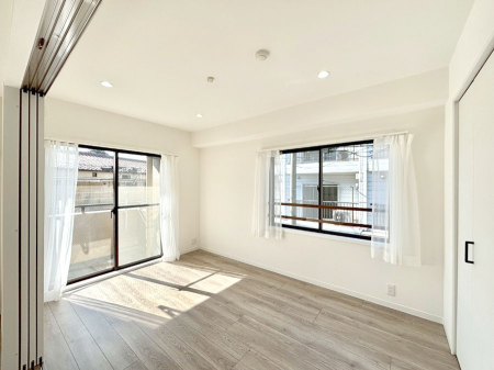 ���̑����� �o���R�j�[���J�������v���X���Ă����m��  