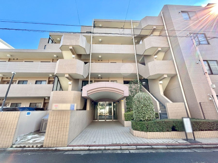 �G���g�����X �O�� �Y��ȃG���g�����X�́A���Z�҂�D�����}������Ă���܂�  