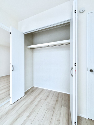 ���[ �m���̃N���[�[�b�g�B���s��������̂Ō���̈ߗނ�����������܂�܂��B