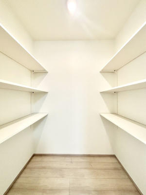 ���̑����� �L�b�`���ɂ̓p���g���[�I�H�ނ̃X�g�b�N�͂������A���p�i�̎��[�Ȃǎg�����͂��낢��I