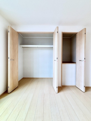 ���[ �m���̃N���[�[�b�g�B���s��������̂Ō���̈ߗނ�����������܂�܂��B