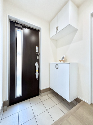 ���� �K���X�X���b�g�̓��������փh�A�������Ɍ���͂��Ă���܂�