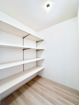 ���̑����� �L�b�`���ɂ̓p���g���[�I�H�ނ̃X�g�b�N�͂������A���p�i�̎��[�Ȃǎg�����͂��낢��I