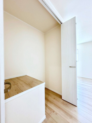 ���[ �m���̃N���[�[�b�g�B���s��������̂Ō���̈ߗނ�����������܂�܂��B