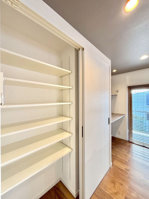 ���̑����� �L�b�`���ɂ̓p���g���[�I�H�ނ̃X�g�b�N�͂������A���p�i�̎��[�Ȃǎg�����͂��낢��I