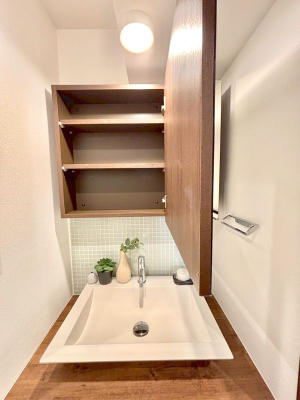 ���̑����� ���̗��ɁA���ϕi��q���p�i�Ȃǂ����[�\�B���ʑ����������ƕۂ��܂��I  