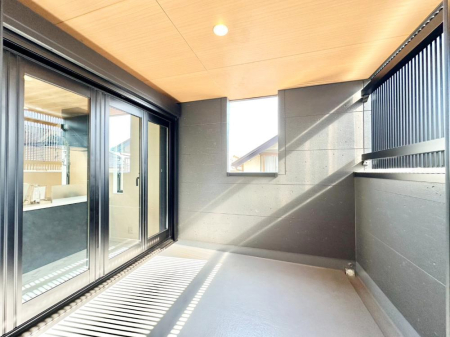 �o���R�j�[ �C���i�[�o���R�j�[�Ȃ̂ŉJ�ł����󕨂����������o���āA���ʂ�������̂Ŋ������ǂ��A�������X�y�[�X�Ƃ��ďd�󂵂܂��B �@