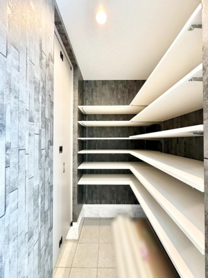 ���[ �V���[�Y�C���N���[�N�t���I�J���x�r�[�J�[���u���܂��B �@