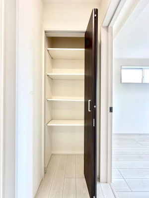 ���̑����� �L�����[�B�|�������G�߂̏��������[���邱�Ƃ��ł��܂��B