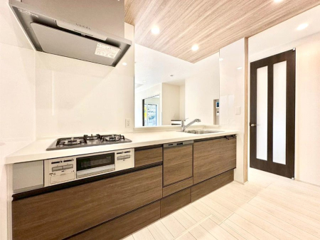 �L�b�`�� ���������Ȃ���ł����Ƒ��Ƃ̉�b���y���߂�ΖʃL�b�`��