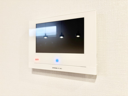 ���̑����� TV���j�^�[�t�C���^�[�t�H�����t���Ă��ăZ�L�����e�B�[��  