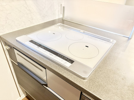 ���̑����� IH�N�b�L���O�q�[�^�[�͓V�̒����ʂ��t���b�g�Ȃ̂Œ�����̓T�b�ƈ�@�����邾���I