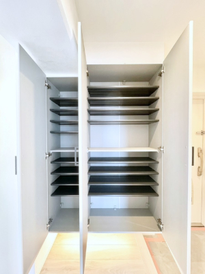 ���̑����� �����Ղ���[�ł���V���[�Y�{�b�N�X�ŉƑ��S���̌C���A���ւ�������B  